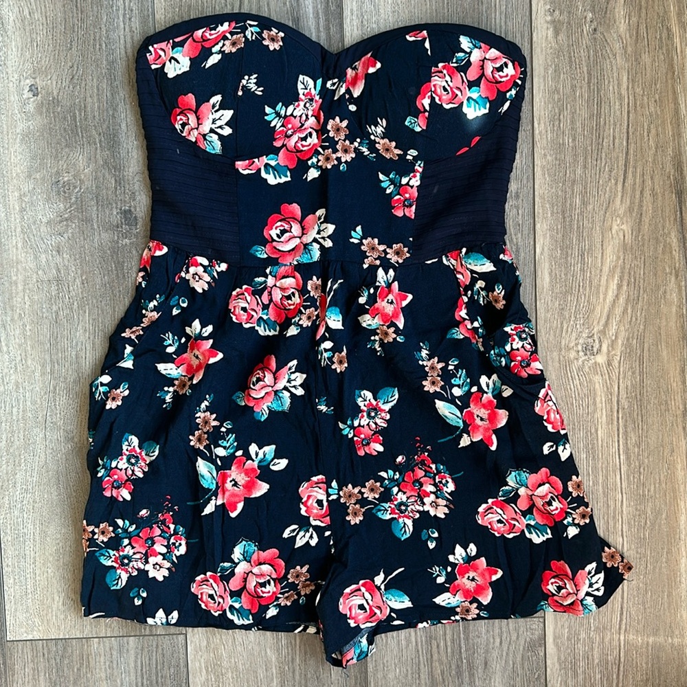 Xhilaration floral romper 🌺